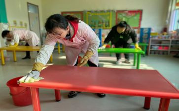 保育员小班下工作总结8篇
