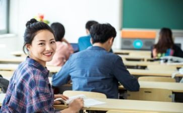 大学六百字自我鉴定5篇