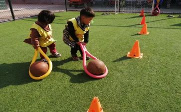 幼儿园小班滚皮球教案5篇
