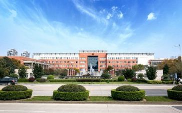 在学校的自我鉴定参考8篇