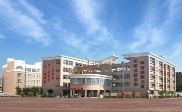 职校学生的自我鉴定6篇